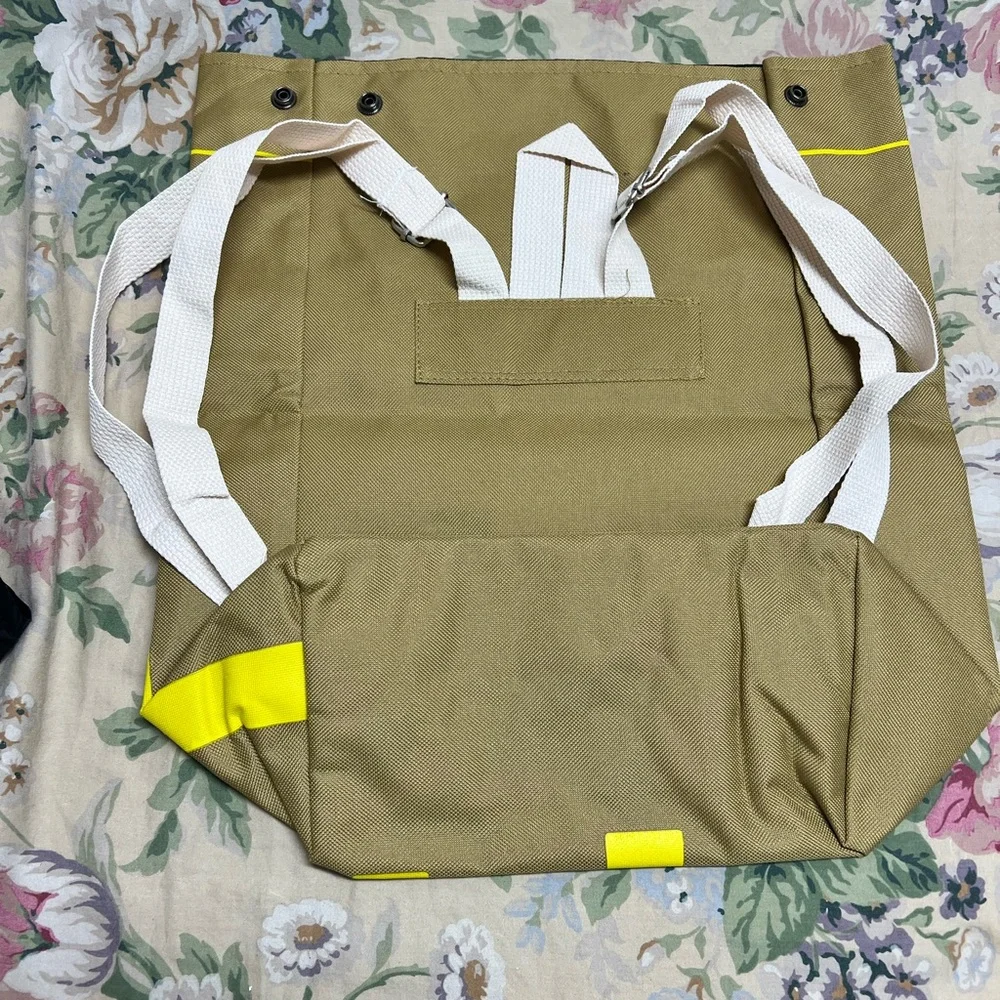 Canvas Backpack - Picture 10 of 12